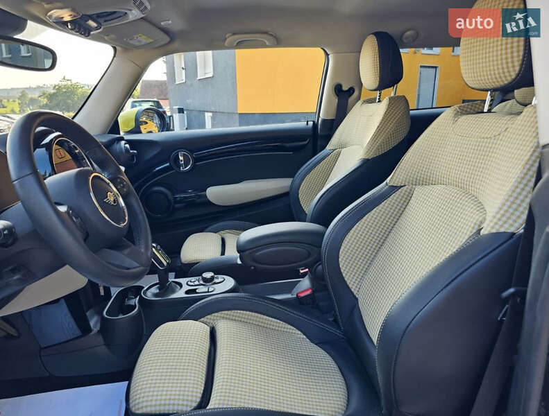 Хэтчбек MINI Cooper 2023 в Тячеве