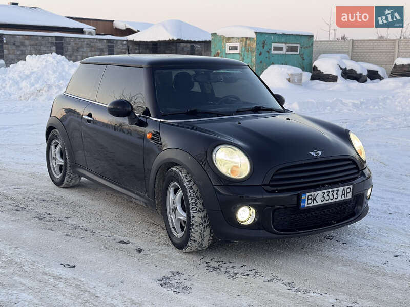 Хэтчбек MINI Cooper 2011 в Ровно
