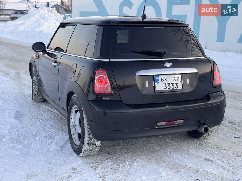 Хэтчбек MINI Cooper 2011 в Ровно