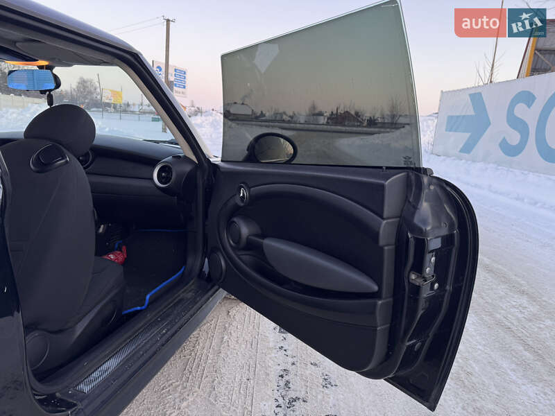Хэтчбек MINI Cooper 2011 в Ровно