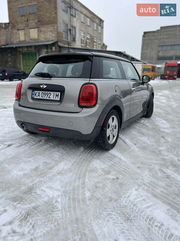 Хэтчбек MINI Cooper 2016 в Киеве