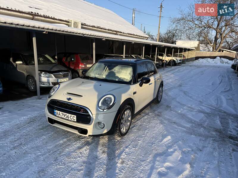 Хетчбек MINI Cooper 2016 в Чернігові фото Хетчбек MINI Cooper 2016 в Чернігові
