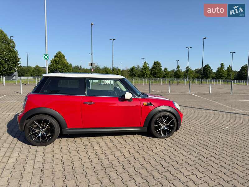 Хэтчбек MINI Cooper 2013 в Ужгороде