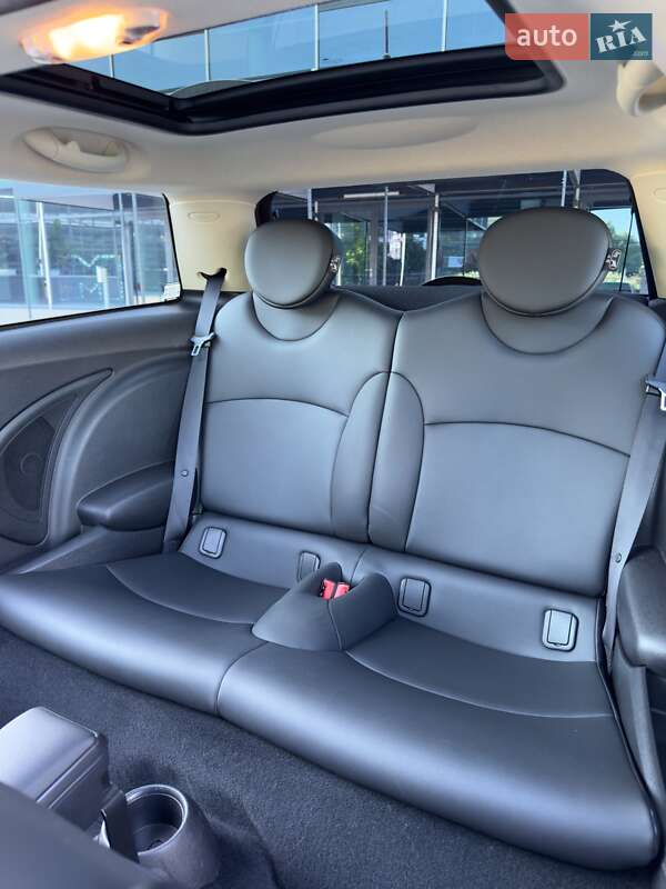 Хэтчбек MINI Cooper 2013 в Ужгороде