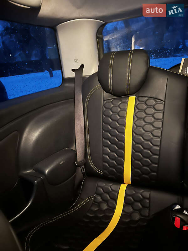 Хэтчбек MINI Cooper 2004 в Киеве