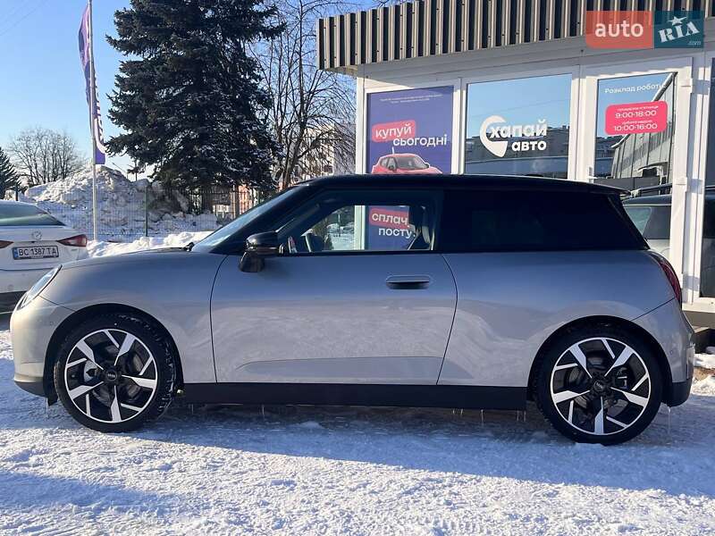 Хэтчбек MINI Cooper 2024 в Львове