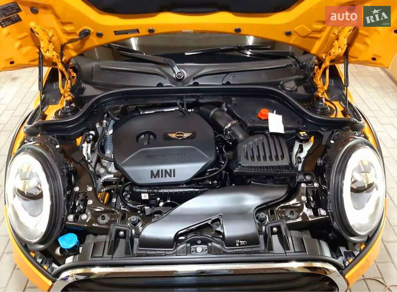 Хэтчбек MINI Cooper 2016 в Львове