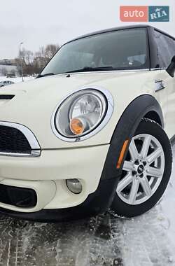 Хэтчбек MINI Cooper 2010 в Львове