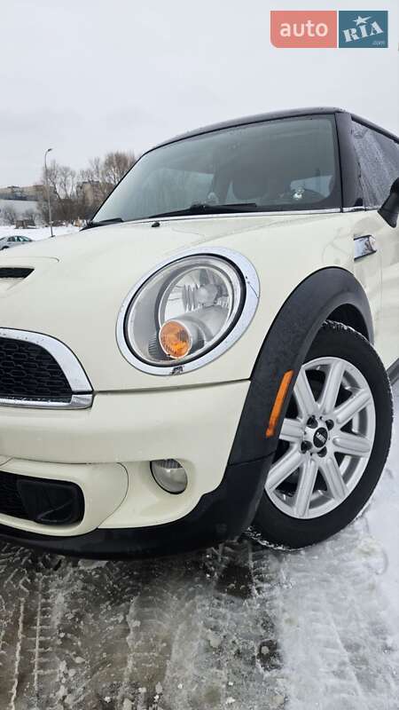 Хэтчбек MINI Cooper 2010 в Львове