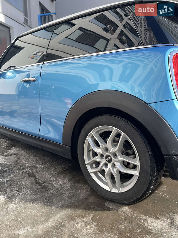 Хэтчбек MINI Cooper 2014 в Вишневом
