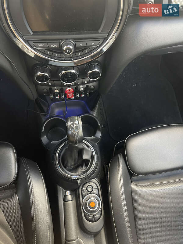 Хэтчбек MINI Cooper 2014 в Вишневом