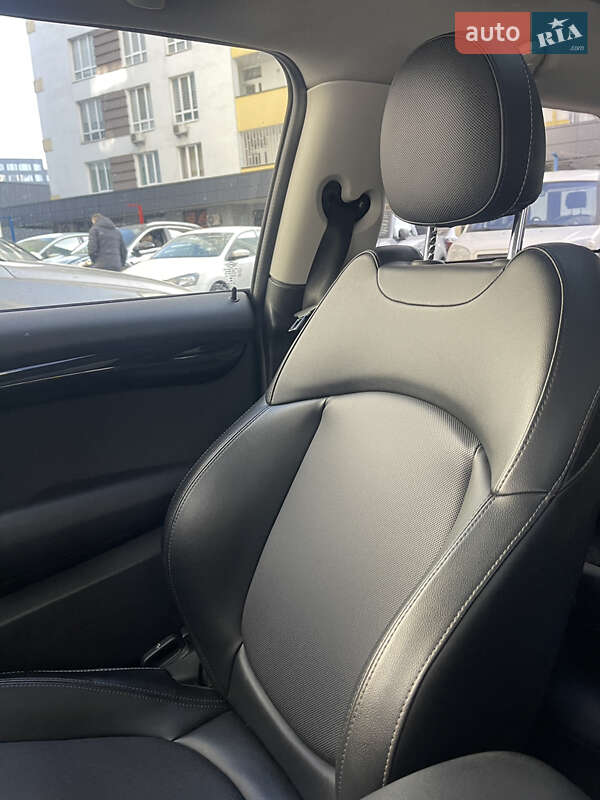 Хэтчбек MINI Cooper 2014 в Вишневом