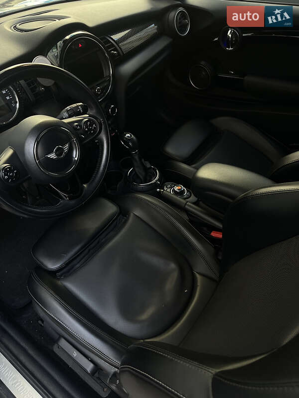 Хэтчбек MINI Cooper 2014 в Вишневом