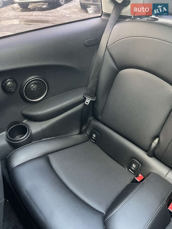 Хэтчбек MINI Cooper 2014 в Вишневом