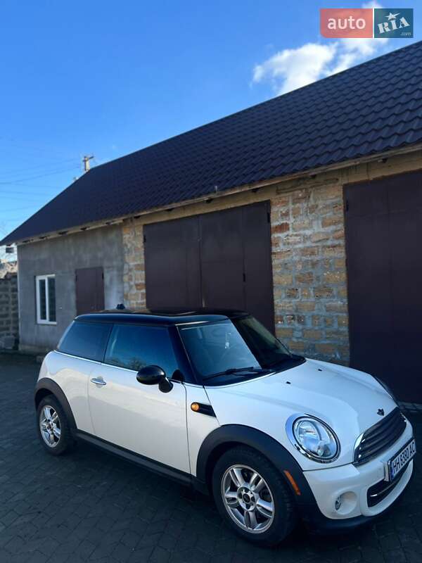 Хэтчбек MINI Cooper 2011 в Раздельной