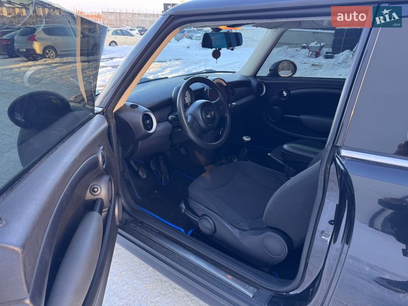 Хэтчбек MINI Cooper 2011 в Ровно