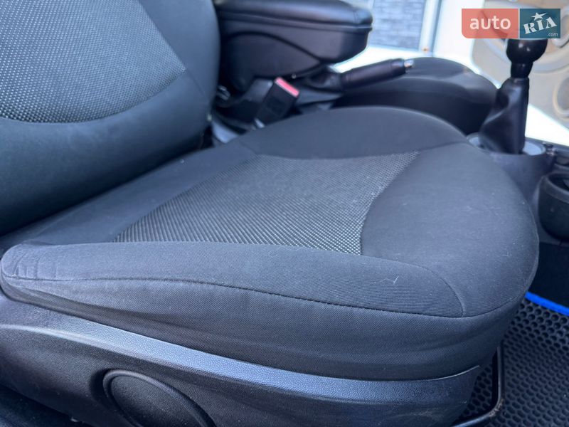 Хэтчбек MINI Cooper 2011 в Ровно