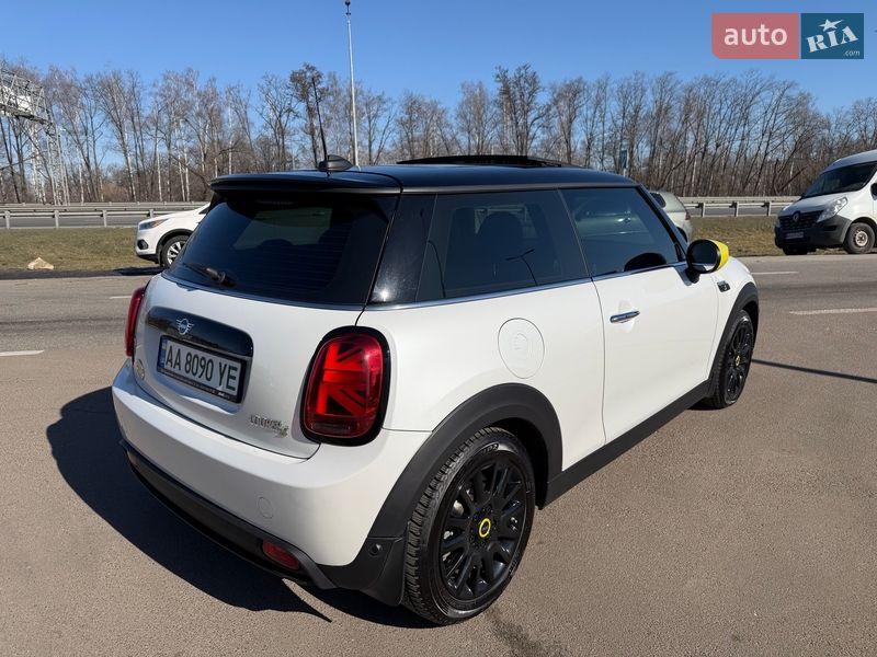 Хэтчбек MINI Cooper 2023 в Киеве