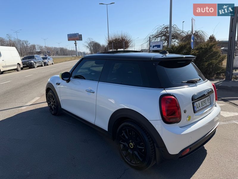 Хэтчбек MINI Cooper 2023 в Киеве
