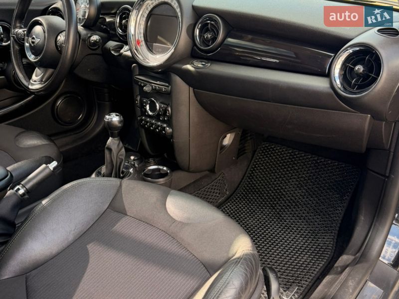 Хэтчбек MINI Cooper 2011 в Бородянке