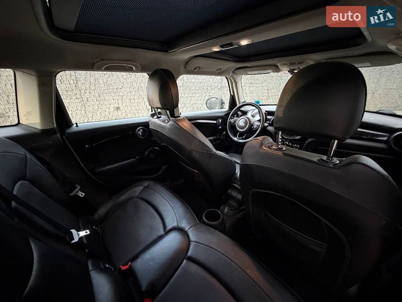 Хэтчбек MINI Cooper 2015 в Луцке