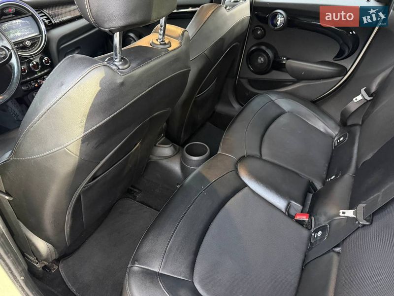 Хэтчбек MINI Cooper 2015 в Луцке