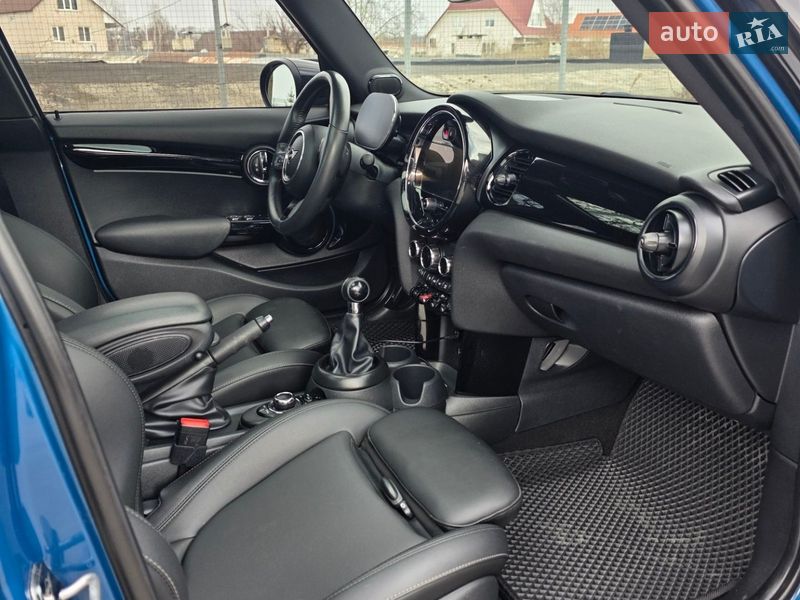 Хетчбек MINI Cooper 2023 в Южноукраїнську