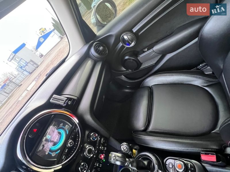 Хэтчбек MINI Cooper 2016 в Броварах