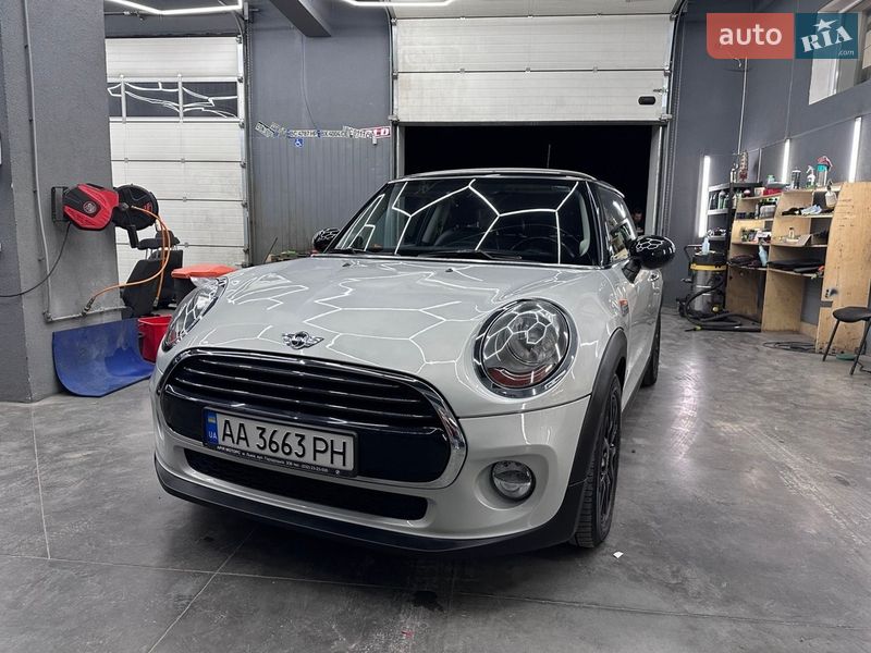 Хетчбек MINI Cooper 2016 в Львові фото Хетчбек MINI Cooper 2016 в Львові