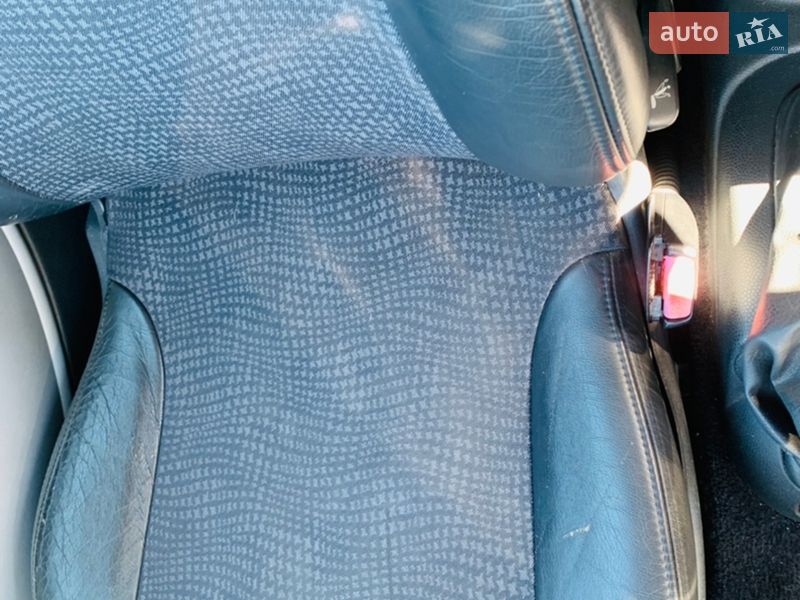 Хэтчбек MINI Cooper 2003 в Киеве