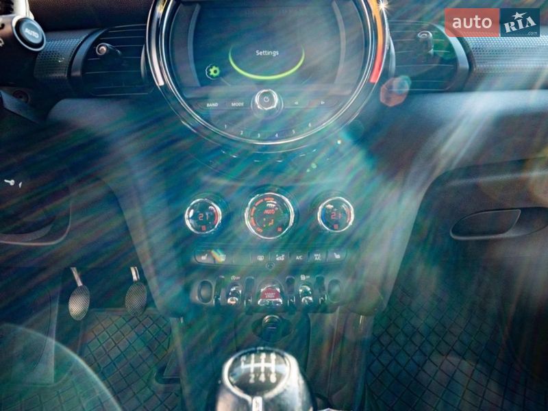 Хэтчбек MINI Cooper 2015 в Черновцах