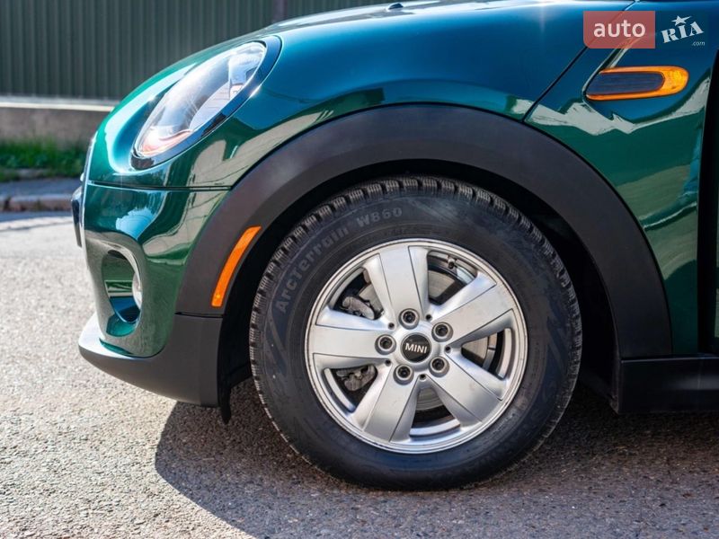 Хэтчбек MINI Cooper 2015 в Черновцах