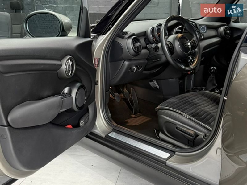 Хэтчбек MINI Cooper 2019 в Кременчуге