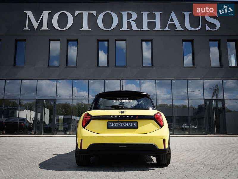 Хэтчбек MINI Cooper 2024 в Черновцах