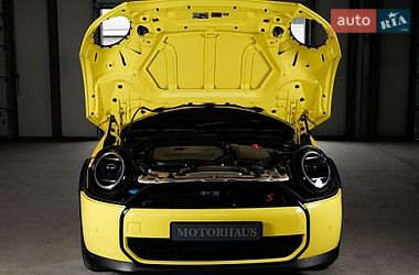 Хэтчбек MINI Cooper 2024 в Черновцах