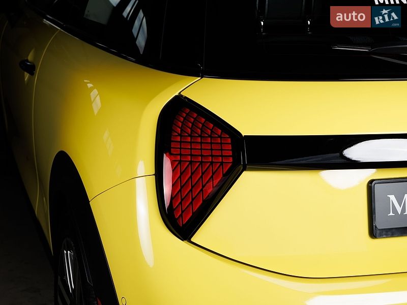 Хэтчбек MINI Cooper 2024 в Черновцах