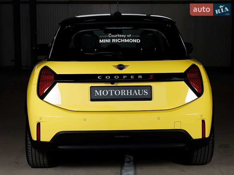 Хэтчбек MINI Cooper 2024 в Черновцах