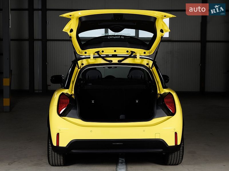 Хэтчбек MINI Cooper 2024 в Черновцах