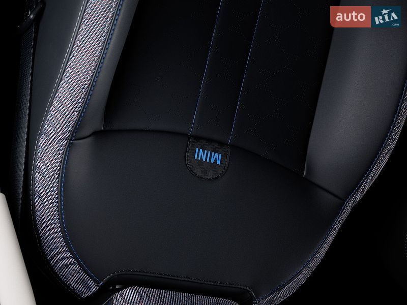 Хэтчбек MINI Cooper 2024 в Черновцах