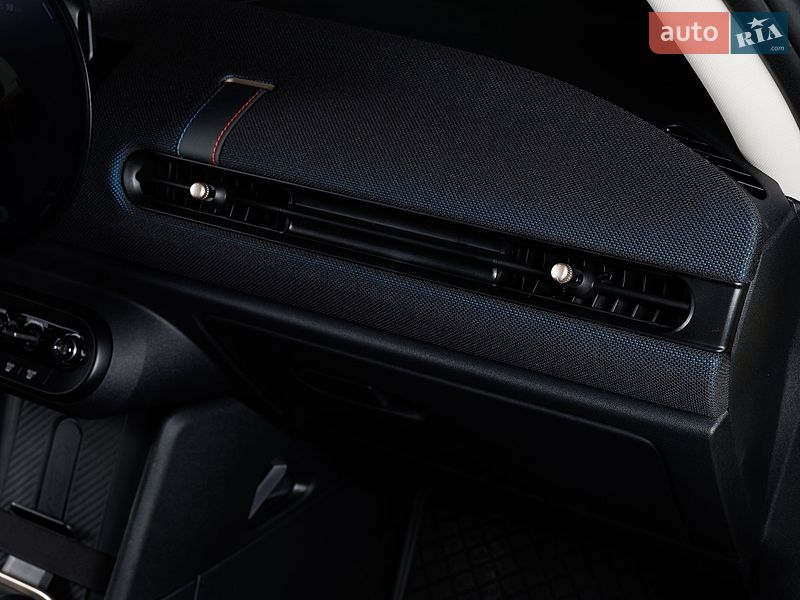 Хэтчбек MINI Cooper 2024 в Черновцах
