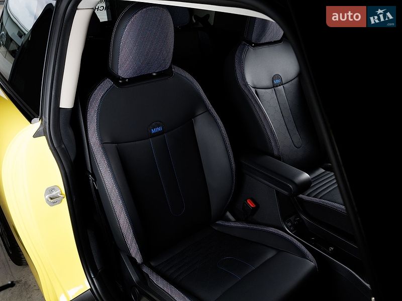 Хэтчбек MINI Cooper 2024 в Черновцах
