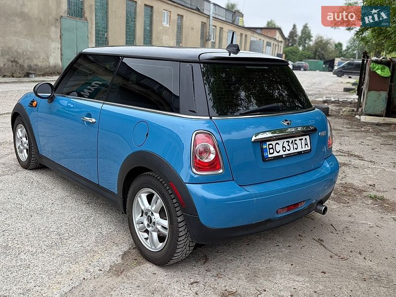 Хэтчбек MINI Cooper 2012 в Львове