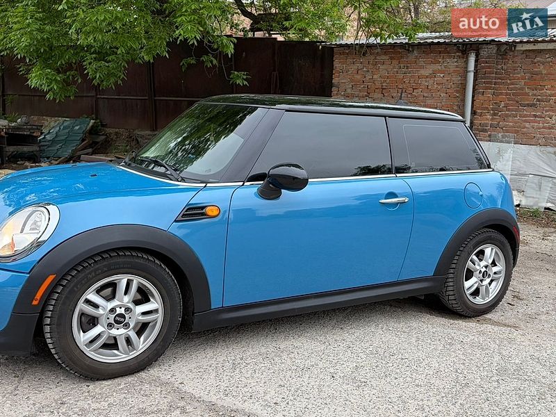 Хэтчбек MINI Cooper 2012 в Львове