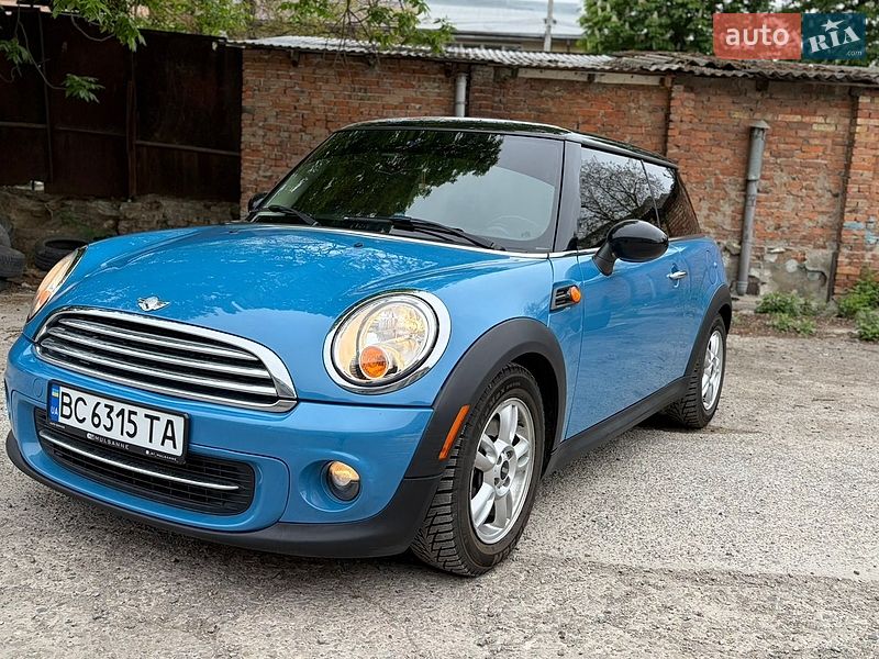 Хэтчбек MINI Cooper 2012 в Львове