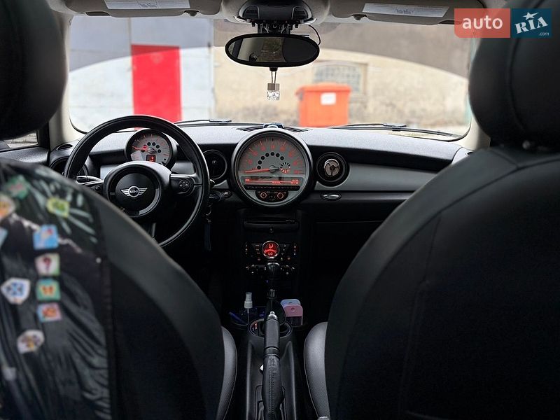Хэтчбек MINI Cooper 2012 в Львове