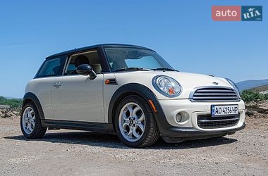 Хэтчбек MINI Cooper 2011 в Ужгороде