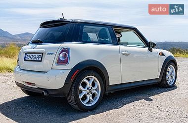 Хэтчбек MINI Cooper 2011 в Ужгороде