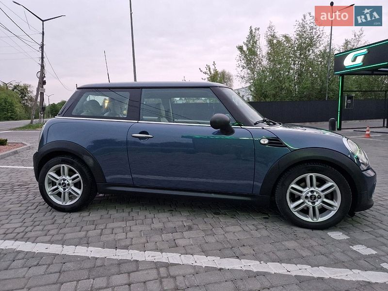 Хэтчбек MINI Cooper 2010 в Звягеле