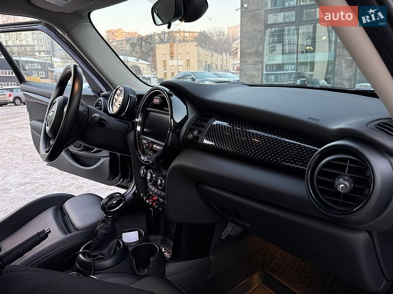Хэтчбек MINI Cooper 2017 в Киеве