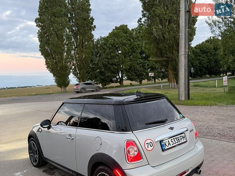 Хэтчбек MINI Cooper 2011 в Киеве